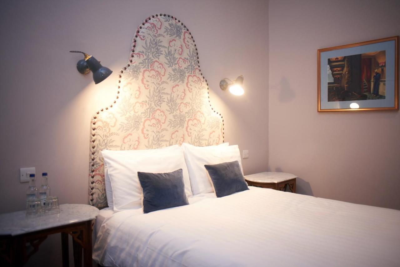 Embankment Hotel Bedford Bagian luar foto
