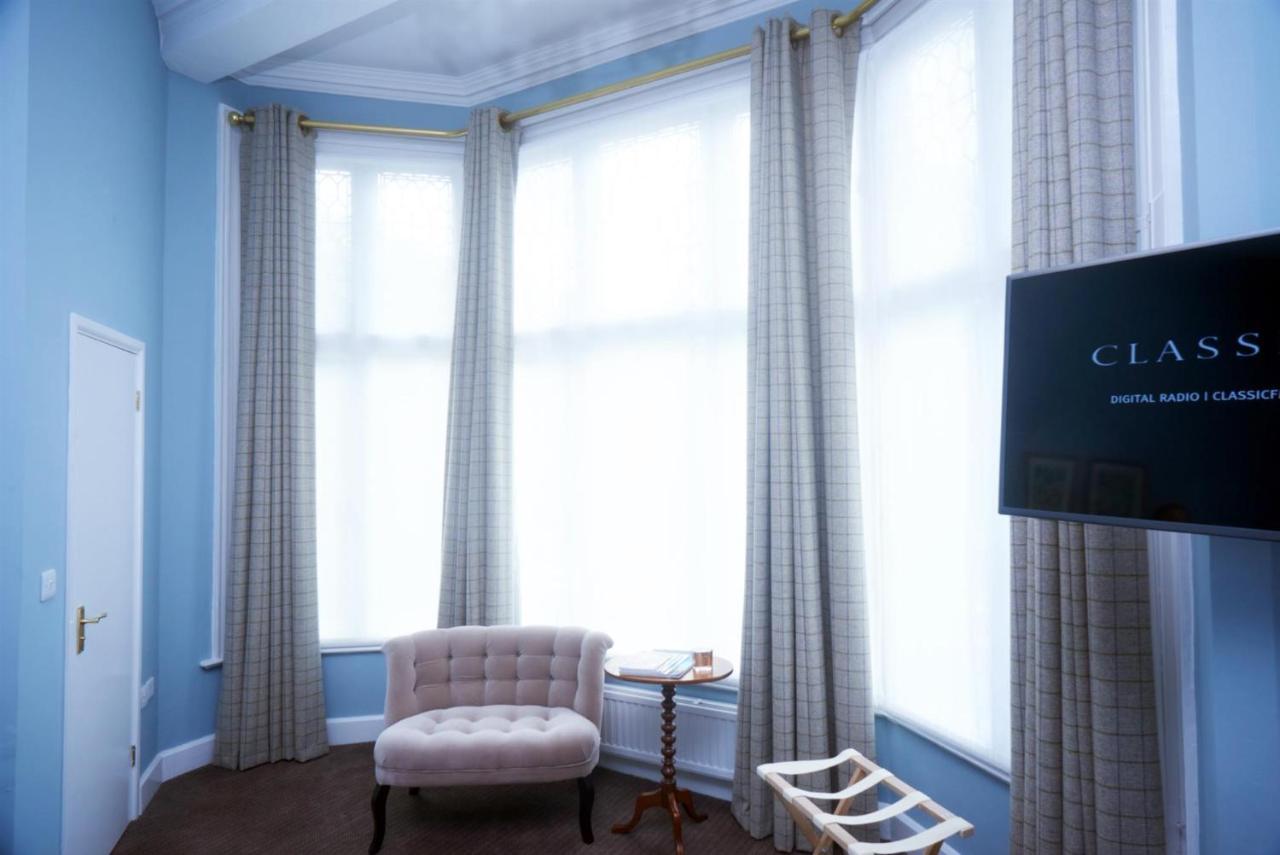 Embankment Hotel Bedford Bagian luar foto