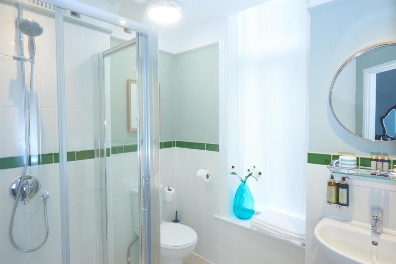 Embankment Hotel Bedford Bagian luar foto