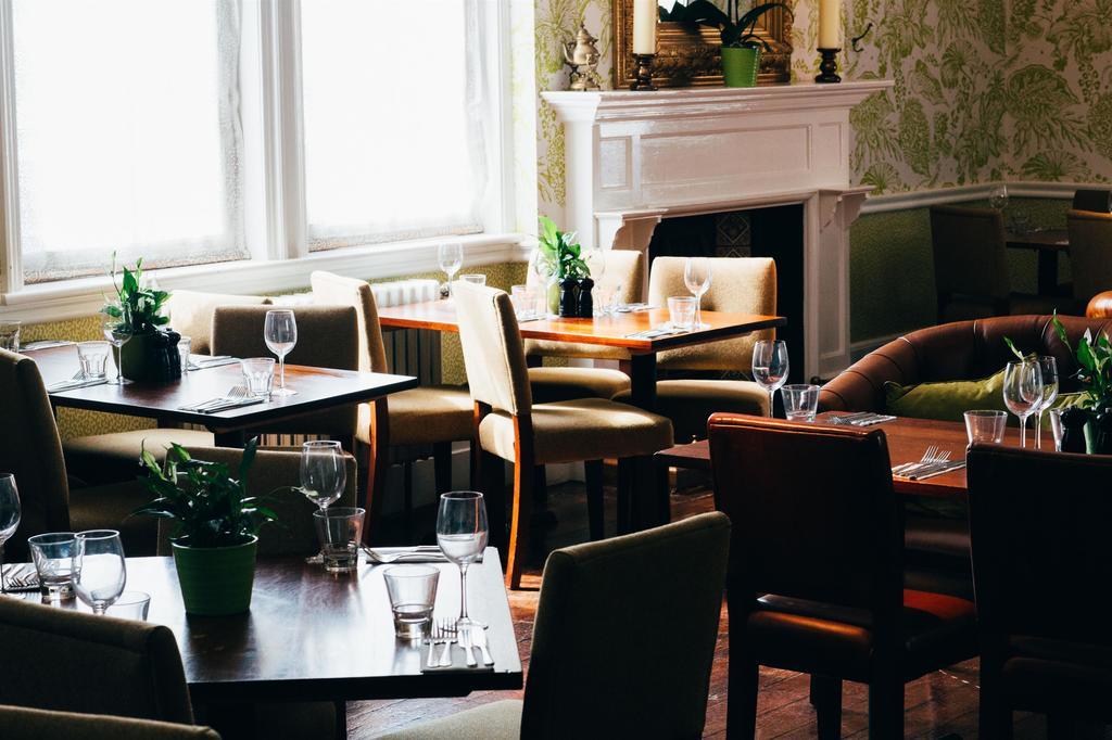 Embankment Hotel Bedford Bagian luar foto