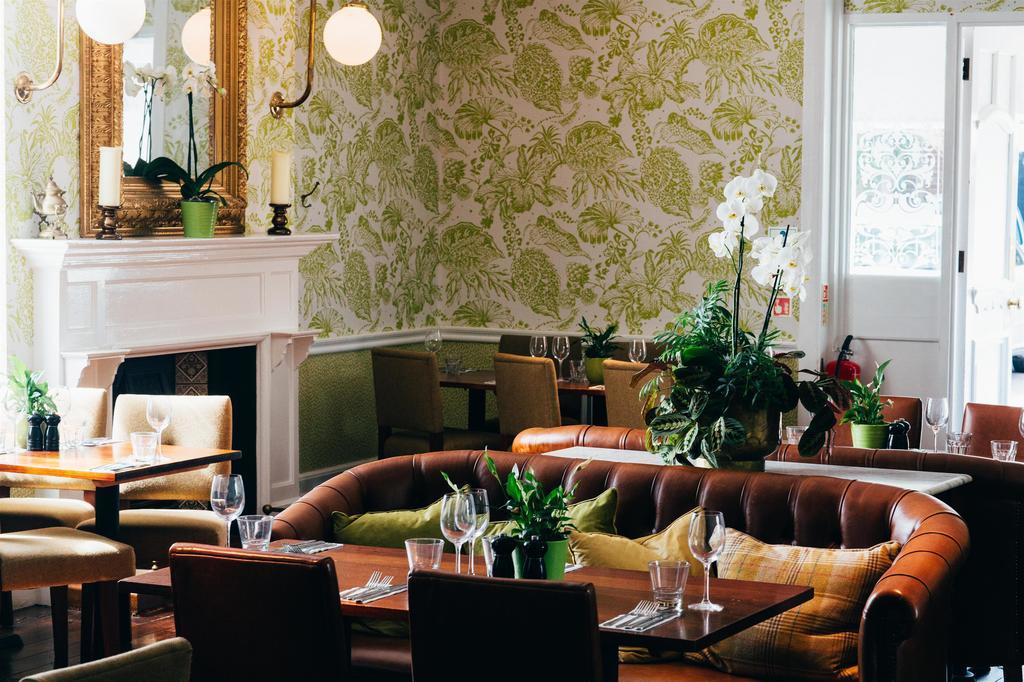 Embankment Hotel Bedford Bagian luar foto