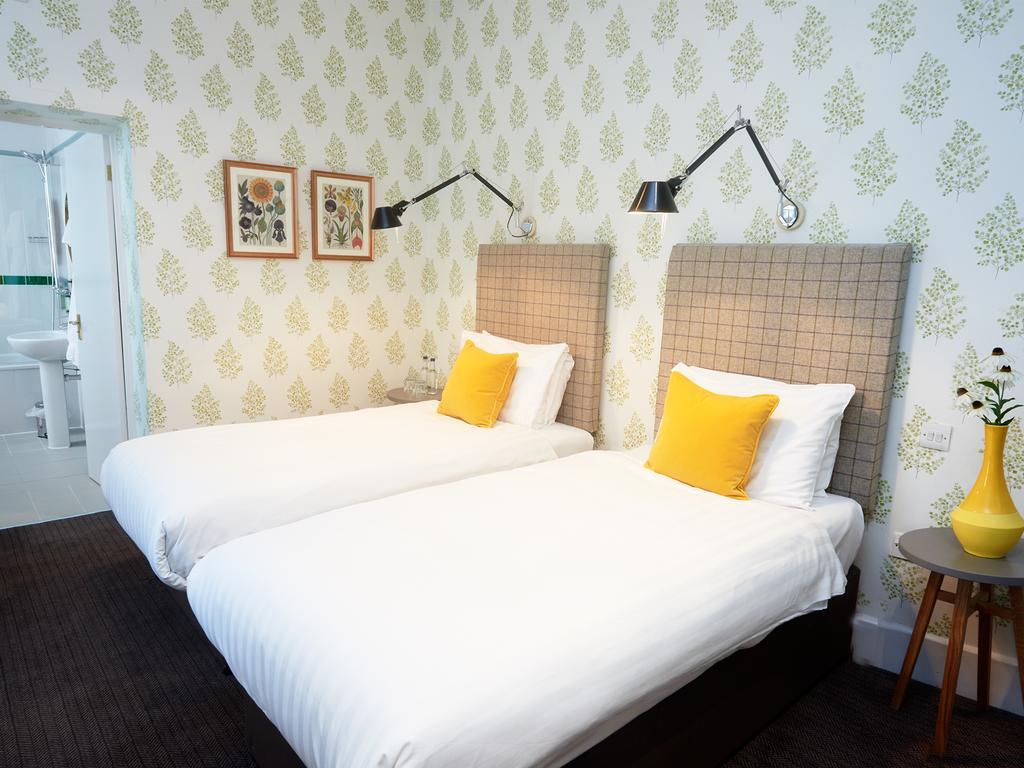 Embankment Hotel Bedford Bagian luar foto