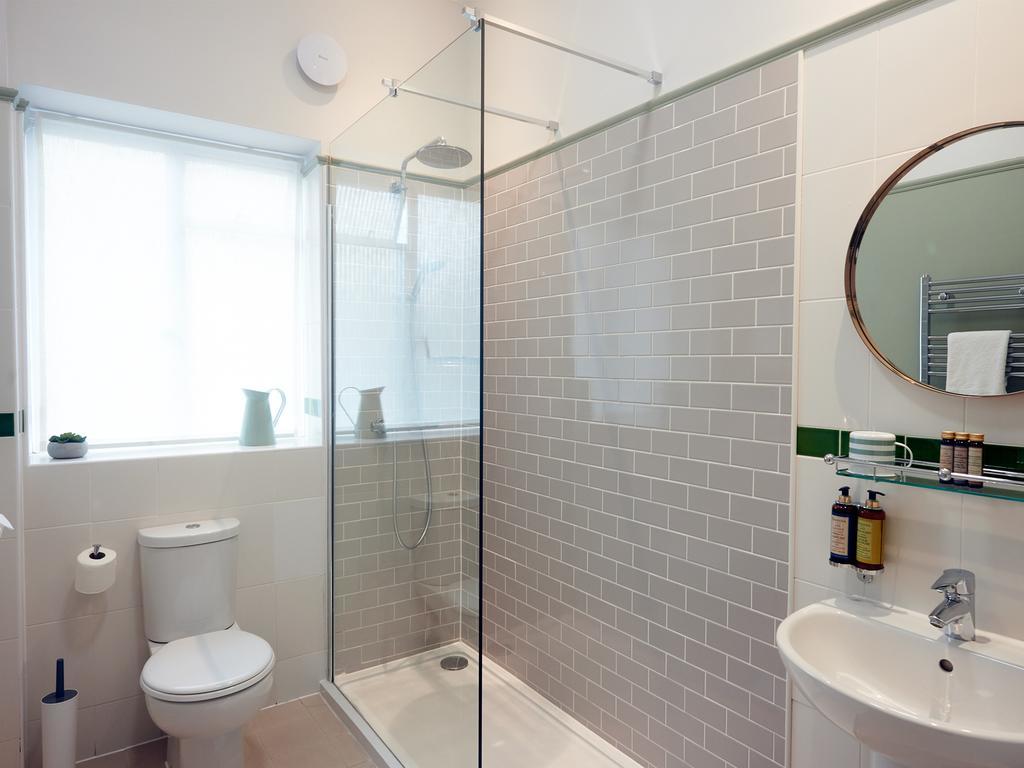 Embankment Hotel Bedford Bagian luar foto