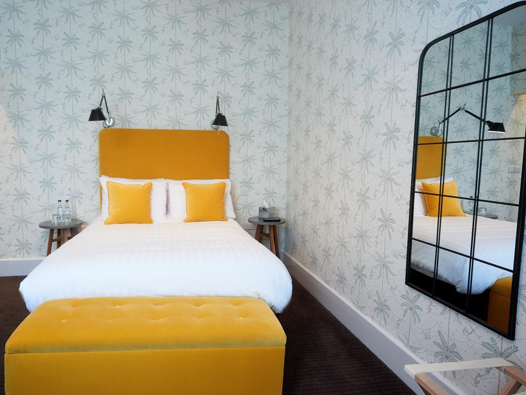 Embankment Hotel Bedford Bagian luar foto
