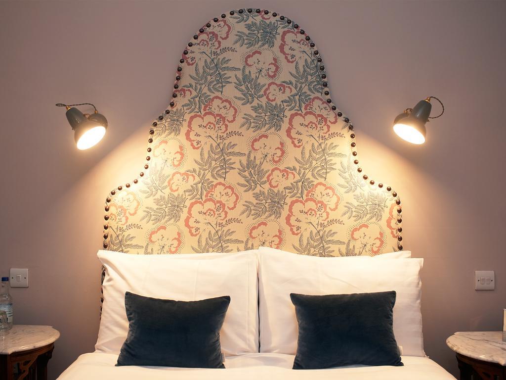 Embankment Hotel Bedford Bagian luar foto