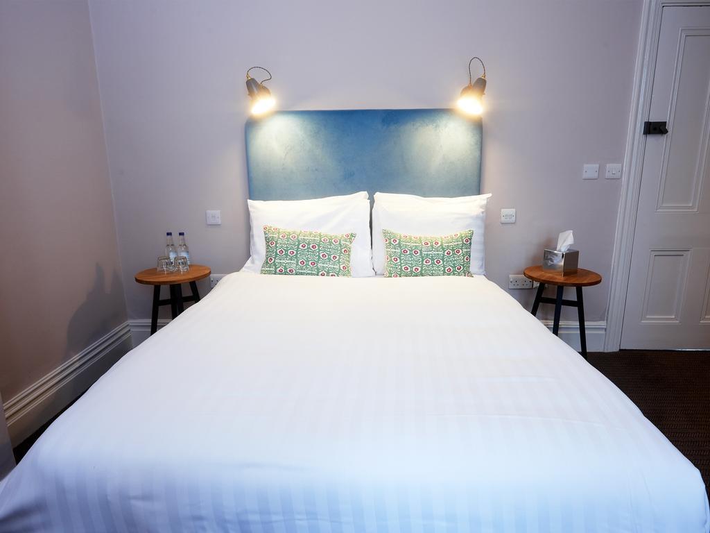 Embankment Hotel Bedford Bagian luar foto